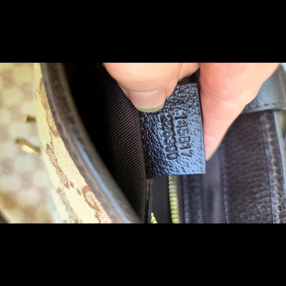 💗HOST PICK! Gucci tan logo AUTHENTIC medium handbag missing front lock - Picture 2 of 11